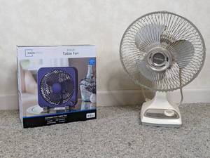 lot 50 image: Lot of 2 Desktop Fans