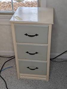 lot 111 image: Small 3-Drawer DresserEnd Table