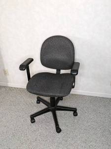 lot 108 image: Office Swivel Chair