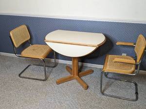 lot 139 image: Vintage Round Dining Table & 2 Wicker Chairs
