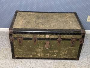 lot 132 image: Vintage Luce Trunk Co Storage Chest