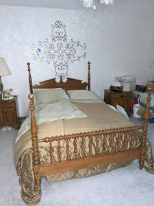 lot 1 image: Ethan Allen Heirloom Nutmeg Maple Wood Queen Bedroom Set w Plenty of Storage & Vintage Lamp