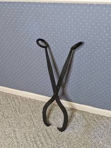 lot 122 image: 30 LogIce Tongs