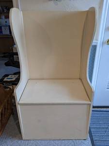 lot 141 image: White Wood Hutch with Storage Bench