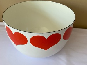 lot 7 image: Vintage Kaj Franck Enamel Heart Bowl