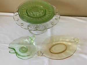 lot 14 image: Depression Glass and Cake Plate