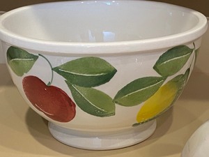 lot 15 image: Practical Kitchen Items