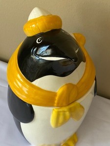 lot 18 image: Vintage Metlox Penguin Figurine Cookie Jar