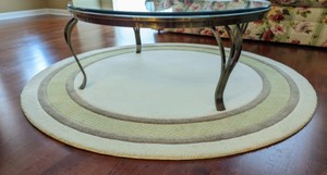 lot 31 image: Round Accent Rug
