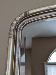 lot 32 image: Decorative Gold Wall Mirror