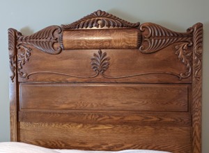 lot 3 image: Beautiful Antique Carved Wood Bed Frame