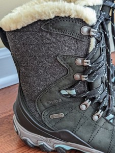 lot 105 image: Oboz Womens Winter Boots