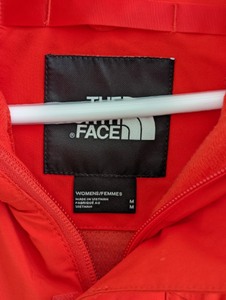 lot 109 image: Womens North Face Lightweight Jacket