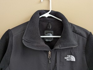 lot 110 image: Womens North Face Fleece Zip Up Jacket