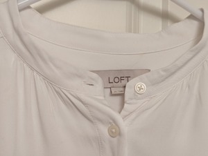 lot 130 image: Ann Taylor Button Up Blouse