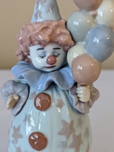 lot 159 image: Lladro Clown with Balloons