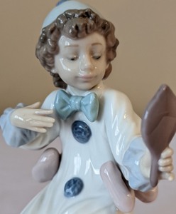 lot 161 image: Lladro Pierrot in Preparation Figurine