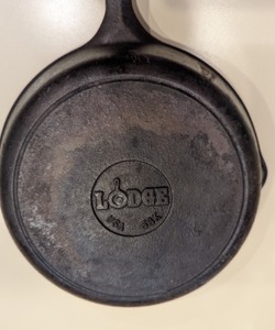 lot 170 image: Lodge 8 Cast Iron Pan