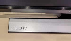 lot 183 image: Samsung 24 LED TV