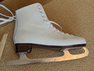 lot 194 image: DBX Womens Figure Skates