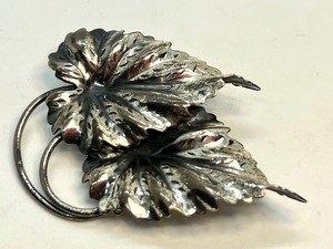 lot 220 image: Jane Craft Sterling Leaf Motif Brooch