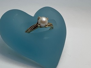 lot 217 image: 10k and Pearl Ring