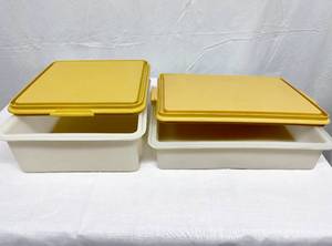 Lot of 2 Large Vintage Tupperware Flat Containers With Lids - Great Condition - Perfect For Picnics &amp Cupcakes Etc