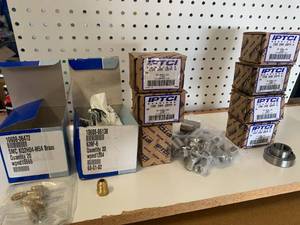 lot 16 image: Miscellaneous Fittings & Bearings Lot