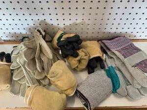 lot 34 image: Large Lot of Gloves