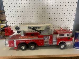lot 47 image: Fire dept. 33 Lift Basket Truck