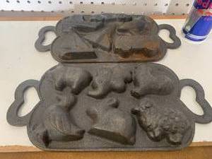 lot 52 image: Lot of 2 Heavy Cast Iron Mold Pans