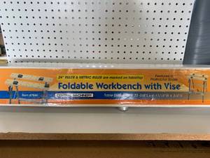 lot 53 image: Foldable Workbench with Vise