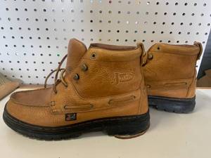 lot 56 image: Justin 995 Chukka Grizzly Tan Lace Up Leather Boot Size 8