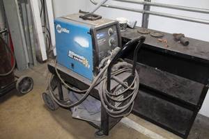 lot 126 image: Miller Millermatic 211 Auto-Set 120230V Wire Welder