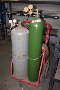 lot 133 image: Welder Set - Gauges, Welder Wand, Tank Cart and Chains