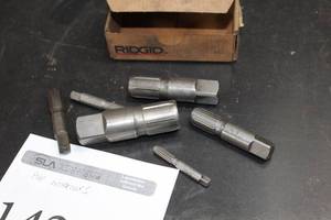 lot 142 image: Lot of (6) Pipe Extractors