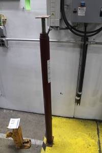 lot 173 image: 3CA83 Telescopic Support Brace