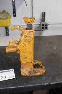 lot 171 image: Simplex 84A Hydraulic Pump Jack