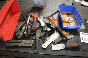 lot 196 image: Scrapers, Putty Knives, Stripper Blades, HDX 2.5in Scraper Blades, Replacement Utility Blades