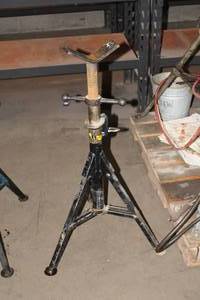 lot 247 image: Adjustable Pipe Stand