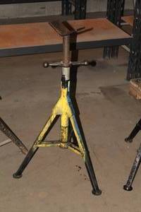 lot 248 image: Adjustable Pipe Stand