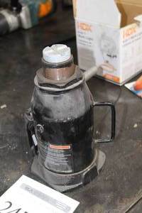 lot 245 image: Husky Hydraulic Bottle Jack