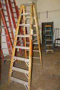lot 307 image: 8 Step Ladder