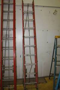 lot 304 image: 20 Extension Ladder EE322