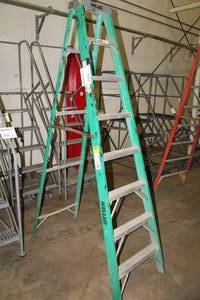 lot 310 image: Keller 8 Fiberglass Step Ladder
