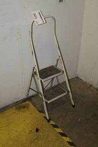 lot 301 image: Hailo 2 Step-Up Ladder