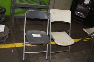 lot 325 image: Lot of (2) PlasticMetal Folding Chairs