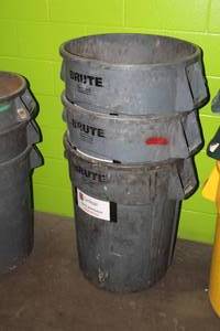 lot 339 image: Lot of (3) Rubbermaid Brute Plastic Trash Cans 44-Gallon