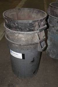 lot 340 image: Lot of (3) Rubbermaid Brute Plastic Trash Cans 32-Gallon