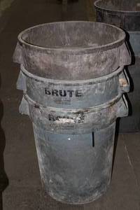 lot 341 image: Lot of (3) Rubbermaid Brute Plastic Trash Cans 32-Gallon